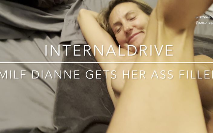 Internal drive: Мілфа Діанна наповнює свою дупу