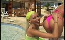 Nikky Blond: लेस्बियन पोर्नस्टार Nikky blond स्विमिंग पूल में चूत खा रही है