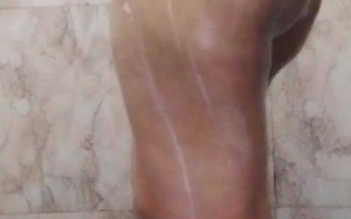 Riya Thakur: 20 anos paquistanesa bhabhi brincar com anal quando toma banho