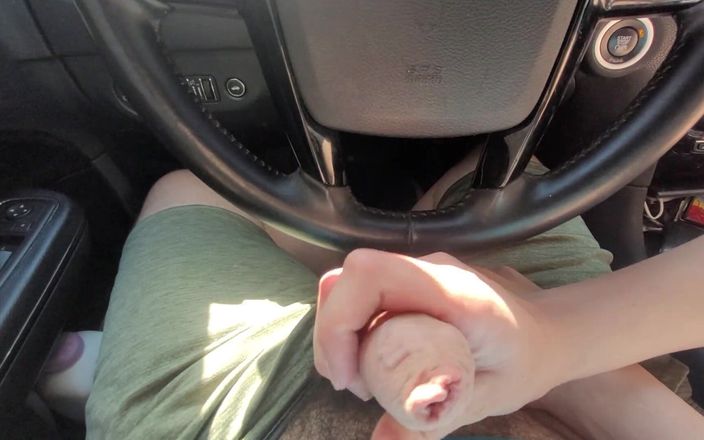 Mimi and Evan: Borde lento masturbación con la mano en coche corrida