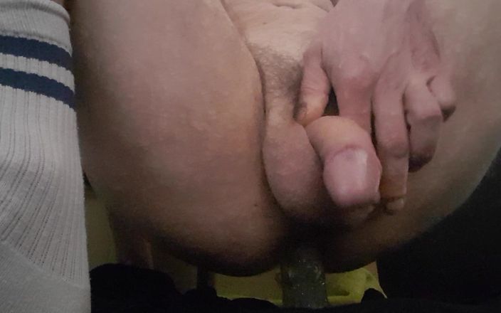 Leavyou88: Nice skinny guy ,ride dildo for first time