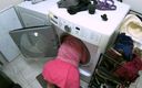 Erin Electra: 세탁기에 갇힌 새엄마는 두 구멍에 박혀 비밀을 유지합니다.