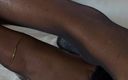 Coryna nylon: 흑인과 발 뒤꿈치를 잡아
