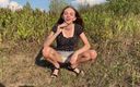 Annet Moroz: Fumar e cuspir fetiche