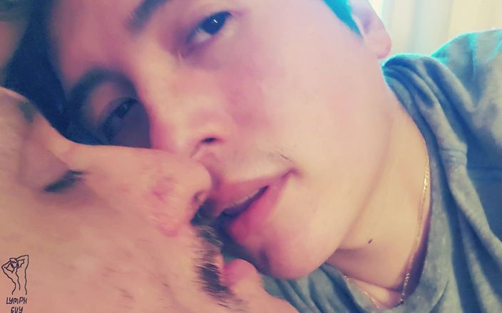 Lymph Guy: Latino padrasto adora beijar seu doce garoto