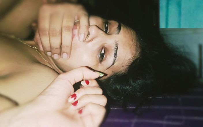 Hot Sis: Latika follando el núcleo caliente y duro necesita más