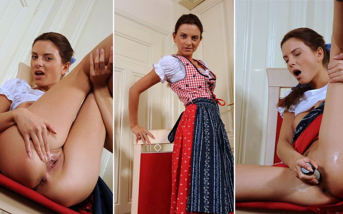 Alpgirls: Oktoberfest Dívka Monika Benz v Dirndl Cosplay Uniform Honí si...