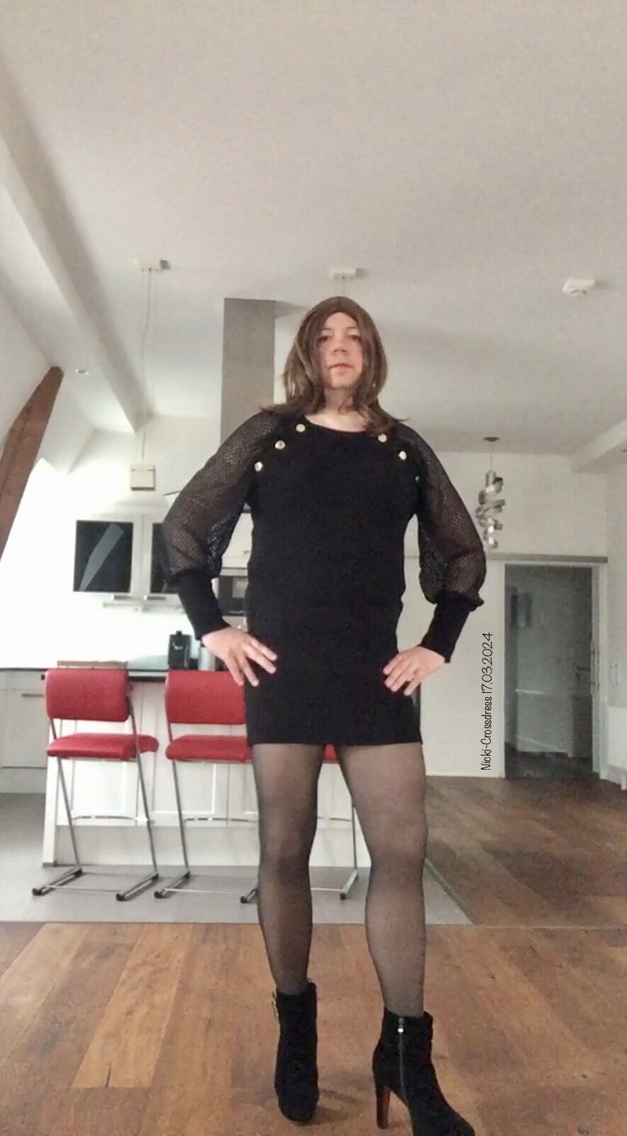 Nicki-Crossdress - black Dress, Plateau-Boots & Tights 