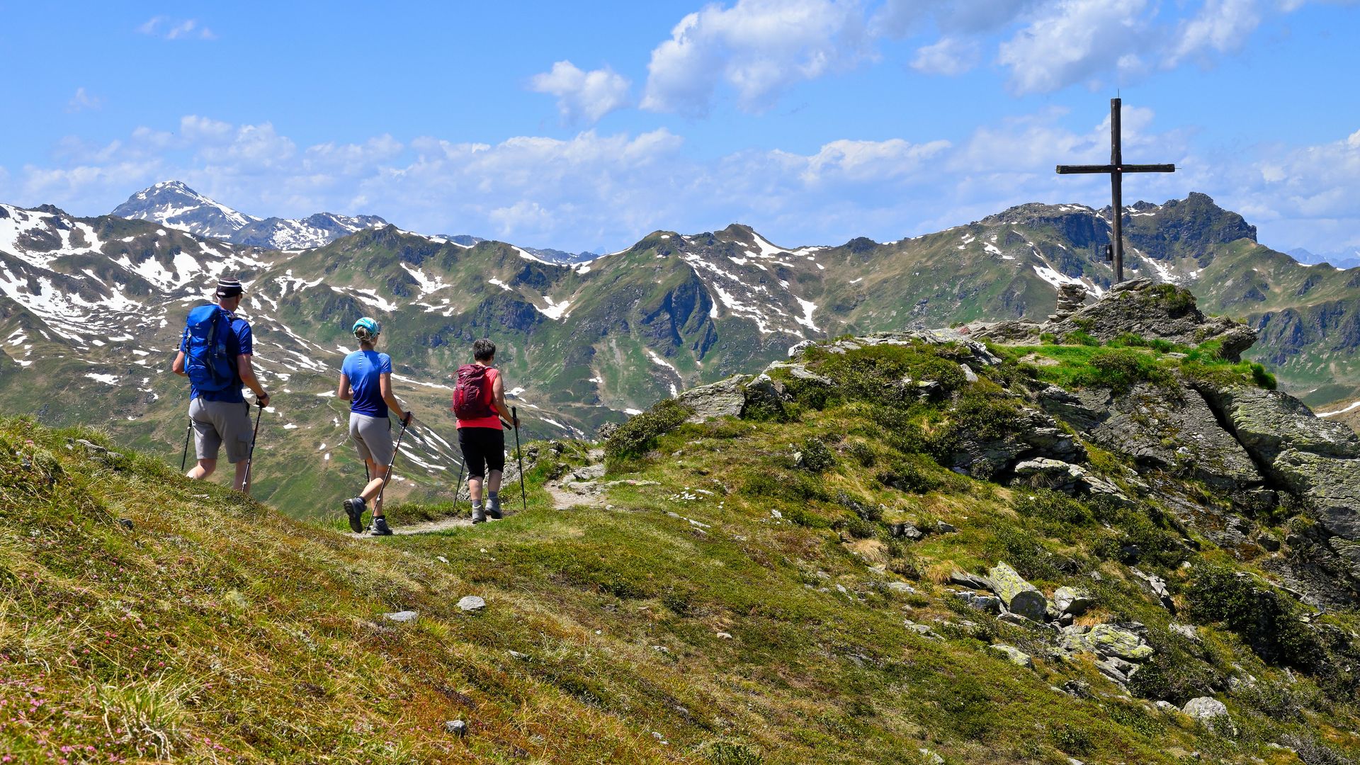Wandern im Bereich Rastkogelhütte - Gipfelkreuz auf der Mitterwand Kreuzjöchl