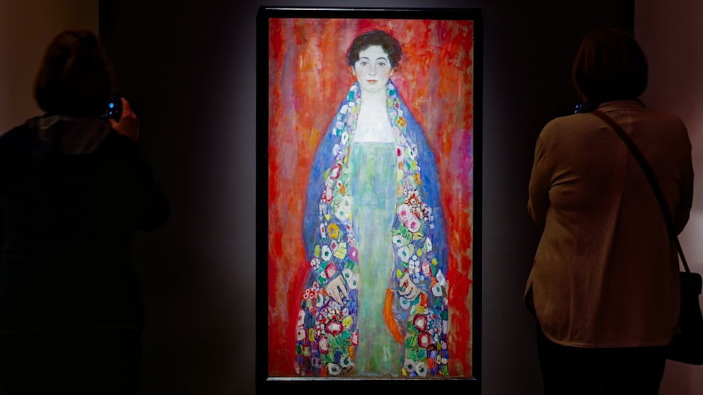 Das farbenprächtige Porträt „Bildnis Fräulein Lieser“ von Gustav Klimt im „Auktionshaus im Kinsky“ in Wien