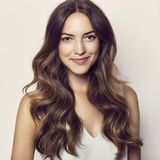 Riviera Brunette: Die elegante Haarfarbe weckt Sommergefühle