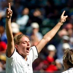 2003: Nia Künzer jubelt über ihren Siegtreffer zum WM-Titel 2003 gegen Schweden