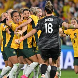 Australiens Spielerinnen bejubeln den Sieg nach Elfmeterschießen.