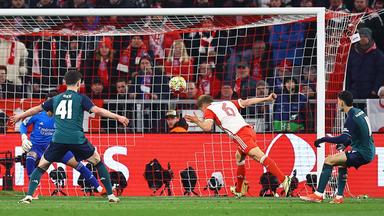 Joshua Kimmich vom FC Bayern München trifft zum 1:0 gegen den FC Arsenal
