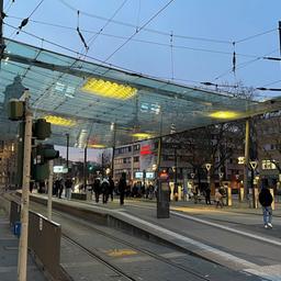 Früh morgens auf dem Bahnhofsvorplatz in Heilbronn.