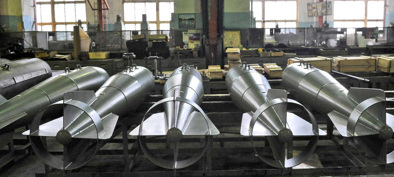 Eine Reihe von Bomben in der Rüstungsfabrik "Basalt" in Tula, Russland (Archivbild: 2008)