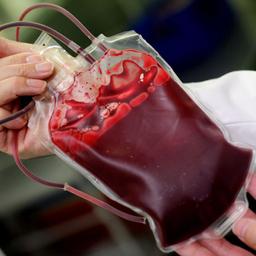 Eine Blutkonserve in einem Labor der Uniklinik Aachen.
