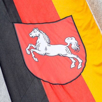 Fahne des Bundeslands Niedersachsen