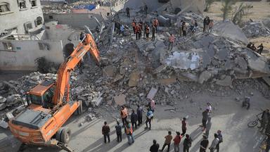 Ein zerstörtes Gebäude in Rafah
