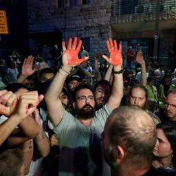 Menschen protestieren in Jerusalem für die Freilassung der im Gazastreifen gefangengehaltenen Geiseln. 