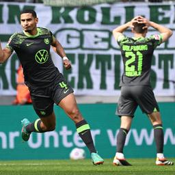 Wolfsburgs Maxence Lacroix bejubelt einen Treffer.