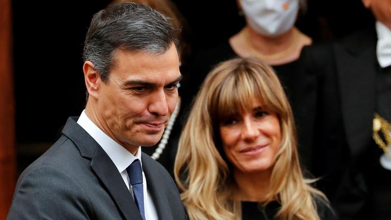 Pedro Sánchez und seine Ehefrau Begoña Gómez (links)