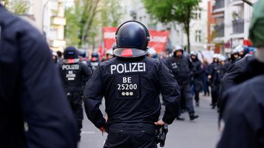 Archivbild:Einsatzkräfte der Polizei bei der Revolutionären 1.Mai-Demonstration am 01.05.2023.(Quelle:imago images/Future Image)