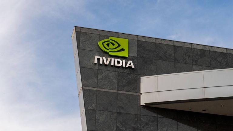 Das Logo des Chipkonzerns Nvidia ist am Hauptquartier im Silicon Valley zu sehen.