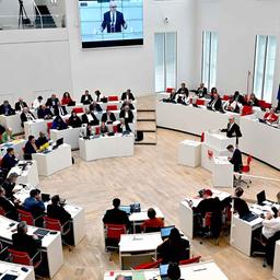 Dietmar Woidke (SPD), Ministerpräsident des Landes Brandenburg, spricht in der Debatte des Landtages. (Foto: dpa) 