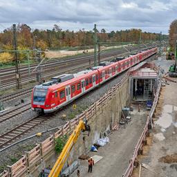 Ein Tunnel unter Bahngleisen für die Regionaltengente West am Bahnhof Neu-Isenburg 