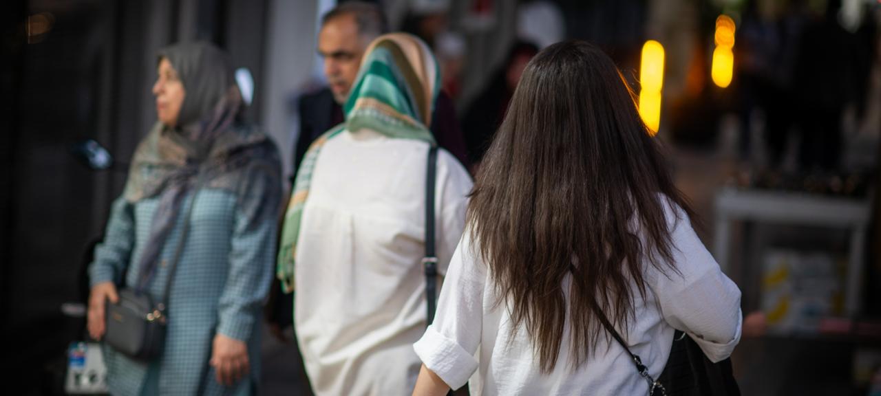 Im Iran ignorieren viele Frauen inzwischen die Kopftuchpflicht.