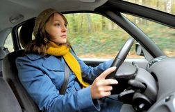 « Conduisez comme une femme », l’étonnante campagne qui démonte les clichés