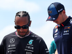 Brundle lacht om 'ironische' kritiek Verstappen en Hamilton