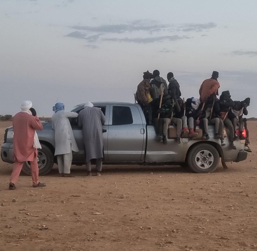 Migranten brechen aus Agadez nach Libyen auf