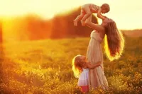 День матері в Україні, Міжнародний день медичних сестер, Всесвітній день здоров’я рослин. Що ще можна відзначити 12 травня