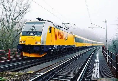 У поїздах, які затримуються через аварію у Чехії, перебувають понад 240 пасажирів 