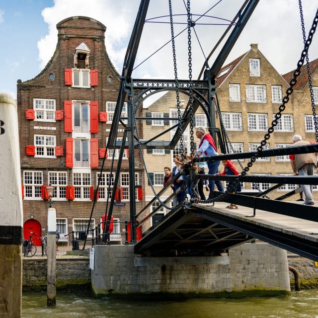 Damiatebrug Wolwevershaven Kuipershaven monument Dordrecht