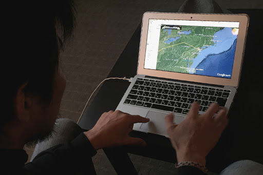 Yassan plant seine Route mit Google Earth.
