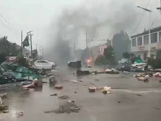 Vliegend puin en doden: twee tornado’s razen over China