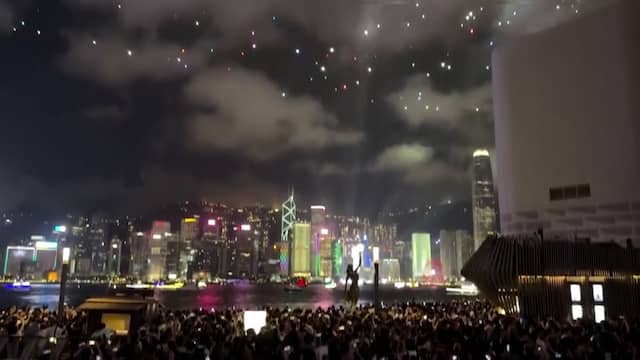 Inwoners Hongkong vergapen zich aan duizend drones in show