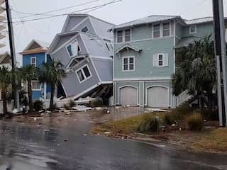 Huis uit grond getrokken door tornado in Florida