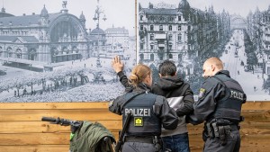 Josef verbietet Waffen im Bahnhofsviertel