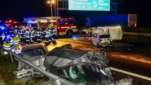 Schwere Unfälle auf der A2 mit 28 Fahrzeugen