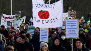 Tausende demonstrieren für sozial-ökologische Agrarpolitik