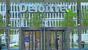 Prüfriese Deloitte überholt Konkurrent EY