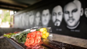 Nach Kritik: Trauerfeier auf Friedhofsvorplatz verlegt