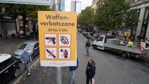 Von sofort an sind Messer im Frankfurter Bahnhofsviertel verboten