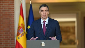 Spaniens Premier Sanchez bleibt im Amt