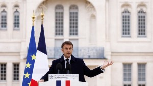 Macron will französische Sprache vor dem Gendern bewahren