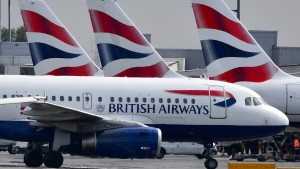 British Airways droht mit Entlassung aller Piloten